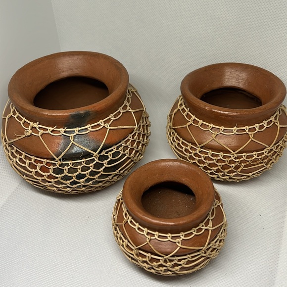 3 clay pots with woven overlay - Picture 4 of 13